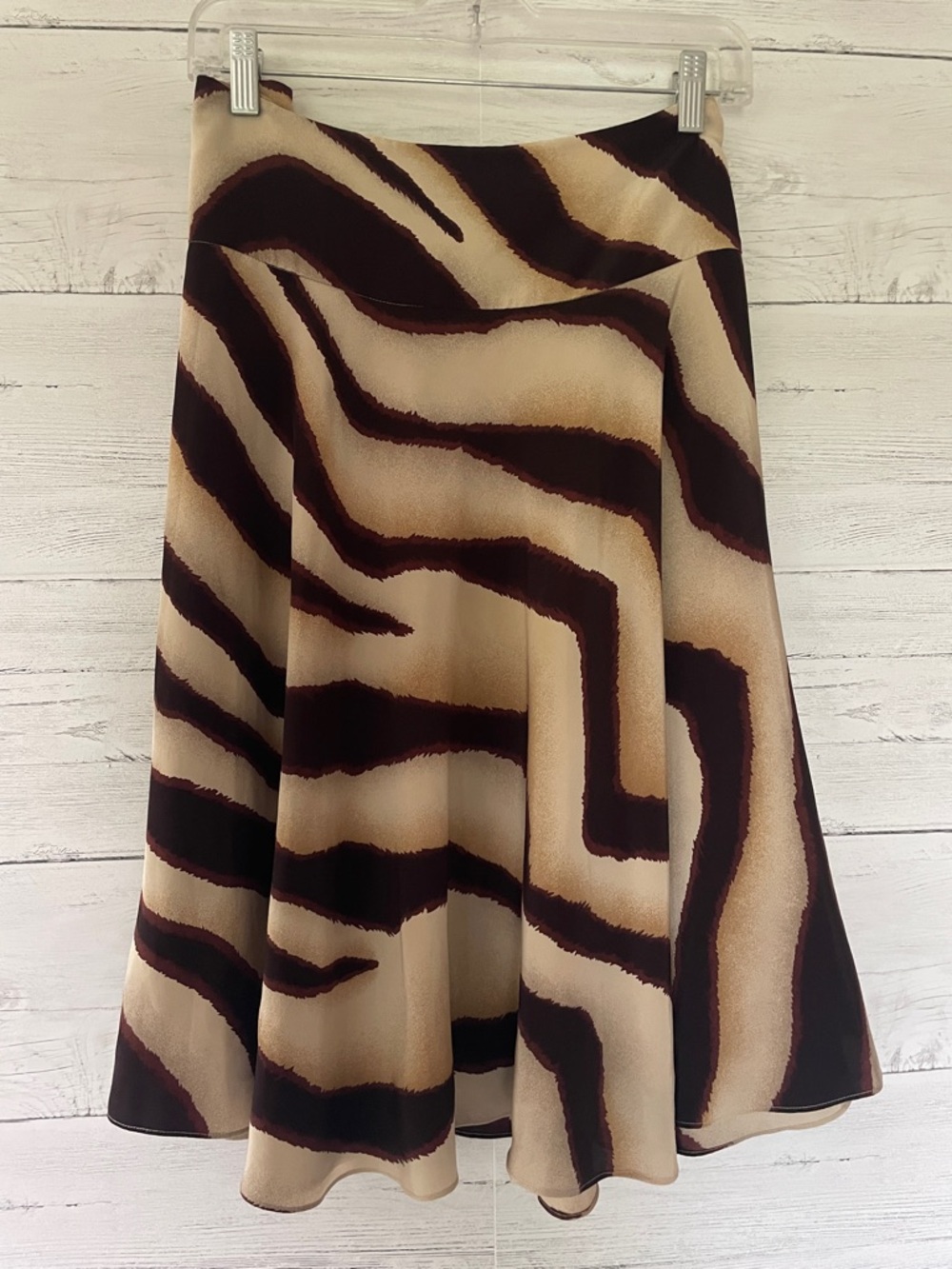 Ralph lauren zebra SILK skirt sz 14
Hundred percent silk never worn 
Size 14